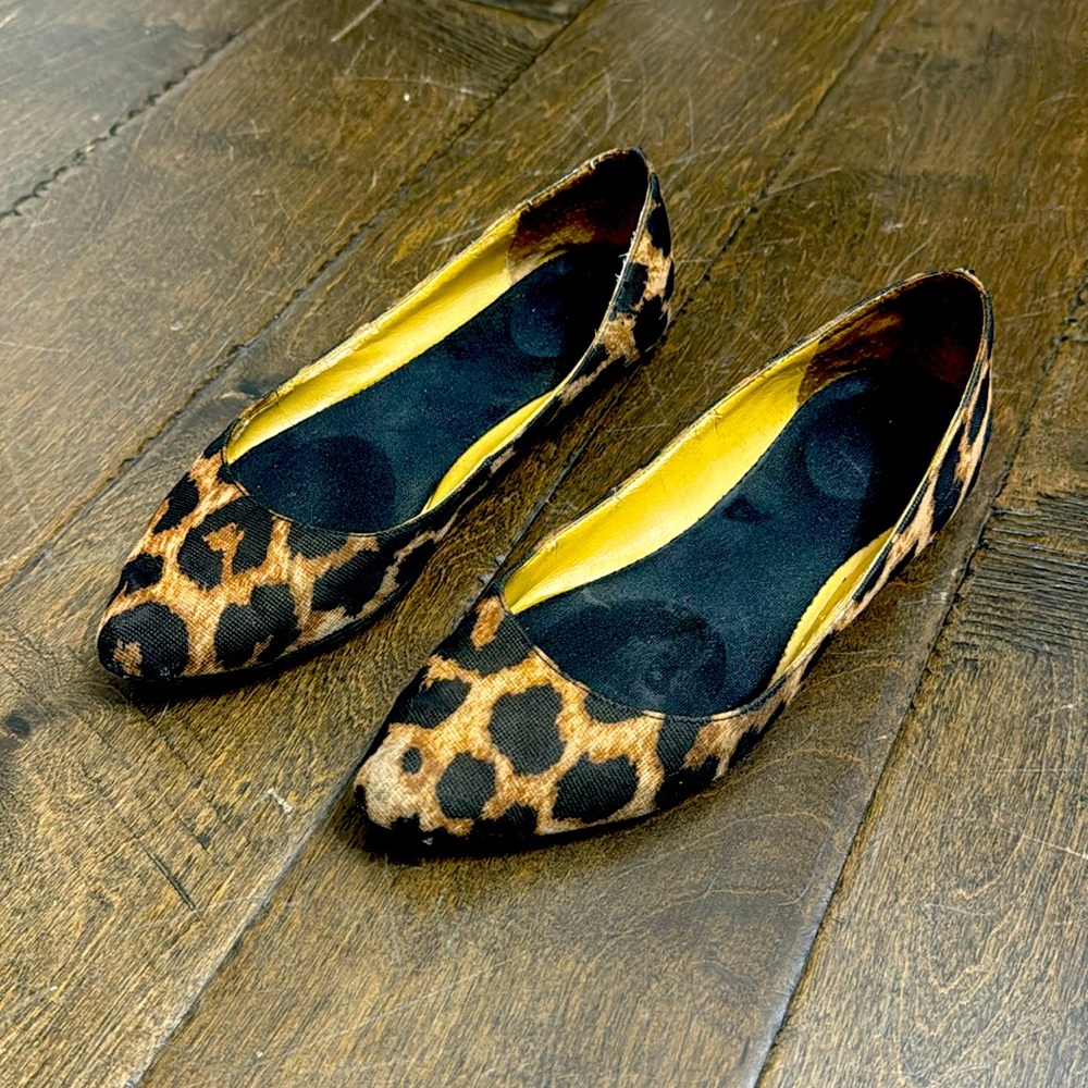Nine West Leopard ballet flats size 5 in really good condition.